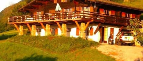 Large chalet for up to 15 people