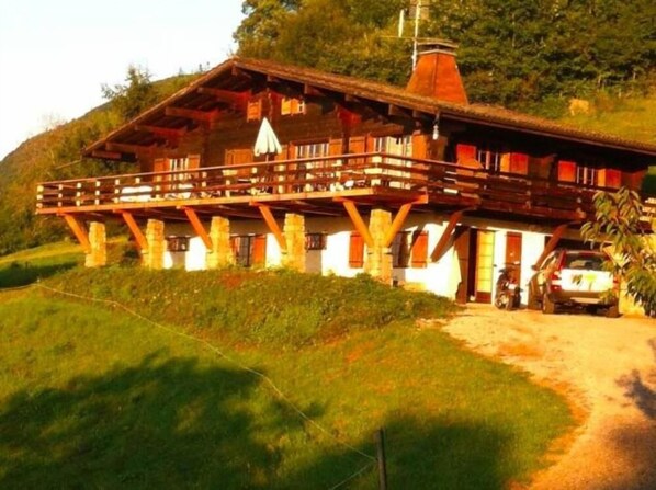Large chalet for up to 15 people
