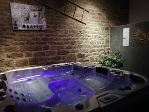 Tina de hidromasaje interior
