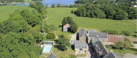 vue aérienne du village de gites