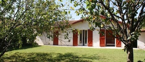 la maison et son jardin privatif sans vis à vis