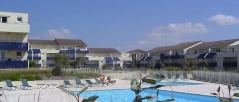 Agréable appartement avec piscines,  vue mer et accès direct à la plage.