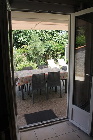 porte fenêtre accès à la terrasse