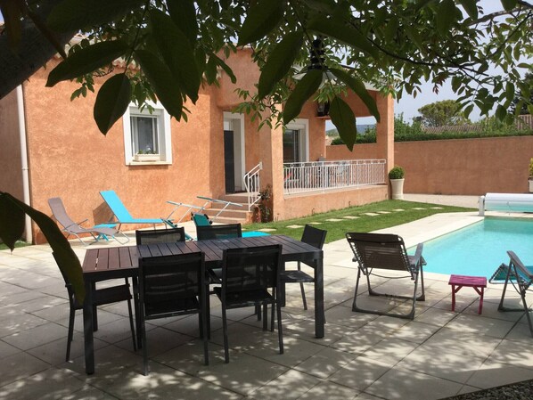 Holiday rental L'ISLE-SUR-LA-SORGUE house for rent pool