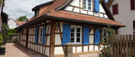 La maison alsacienne et sa terrasse