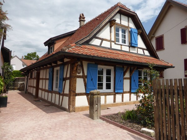 La maison alsacienne et sa terrasse