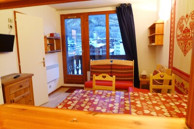 APP 6 PEOPLE, PRIVATE PARKING, 3 BEDROOMS, QUIET