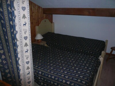 APP 6 PEOPLE, PRIVATE PARKING, 3 BEDROOMS, QUIET