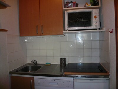 APP 6 PEOPLE, PRIVATE PARKING, 3 BEDROOMS, QUIET