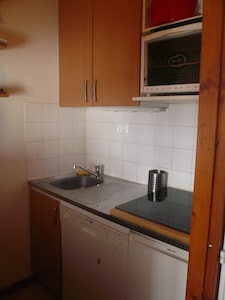 APP 6 PEOPLE, PRIVATE PARKING, 3 BEDROOMS, QUIET