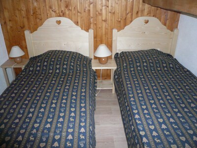 APP 6 PEOPLE, PRIVATE PARKING, 3 BEDROOMS, QUIET