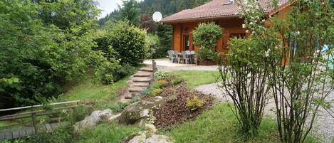 terrasse avec accès ruisseau