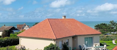 maison de plein pied avec parking devant la maison 