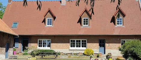 Maison des propriétaires avec gîte attenant