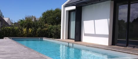 A 300m de la plage, villa contemporaine avec piscine privée chauffée
