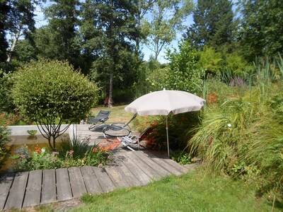 Mon endroit favoris : le lavoir restauré, terrasse en bois ensoleillée ...