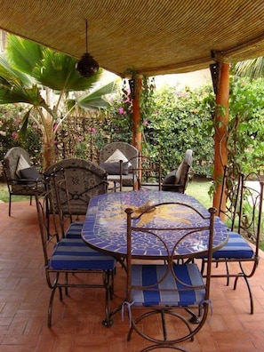 salon , salle à manger extérieure