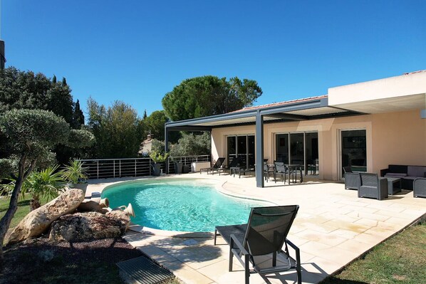Holiday rental AUREILLE villa to rent garden