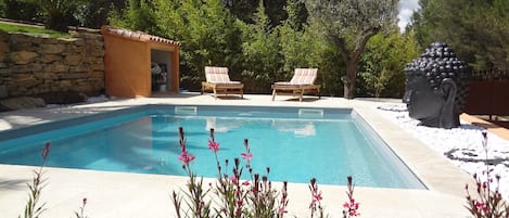 VOTRE piscine et lieux de détente privé uniquement pour vous