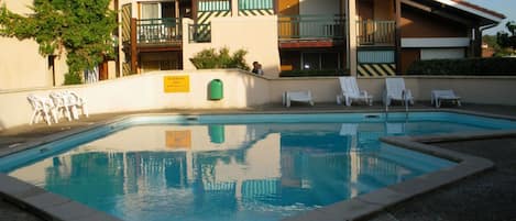 Vue de l'appartement depuis la piscine