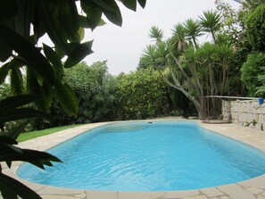 PISCINE EN MOSAIQUE 9 X 4 avec douche