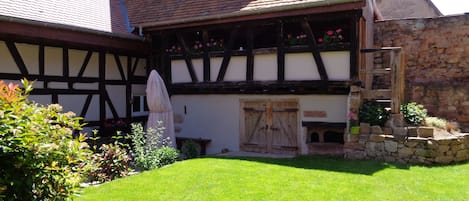 Le jardin calme et ensoleillé