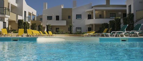 ALBUR VILLAGE Luxury, 2bed apartment, Ground Floor, Piscine, Solarium, free Wifi