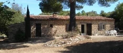 Maison de berger sur terrain de 1 Ha