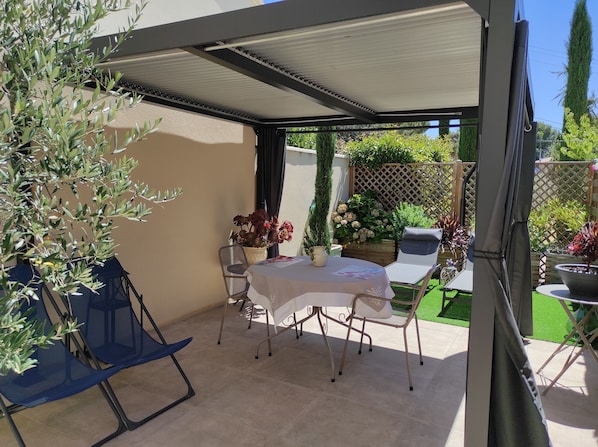 terrasse sud avec pergola bio climatique