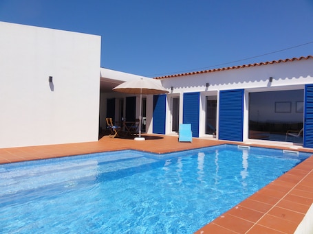 Piscine et maison