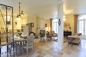 Salon et salle à manger à l'Orangerie du Grand Jardin, location, Bayeux