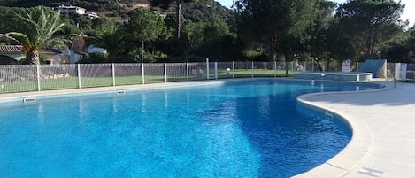 piscine 1 vue mer et montagnes