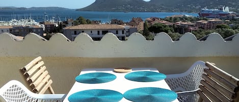 Terrasse avec vue sur le golfe de Porto Vecchio