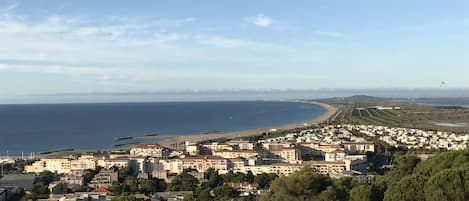 Vista para praia/oceano