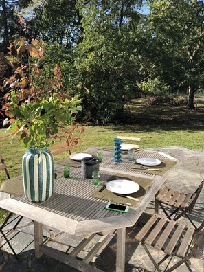 Outdoor dining