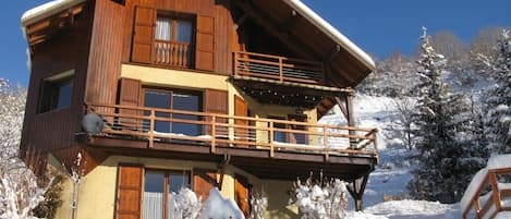 Le chalet en hiver