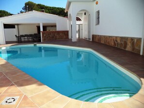 Swimming pool