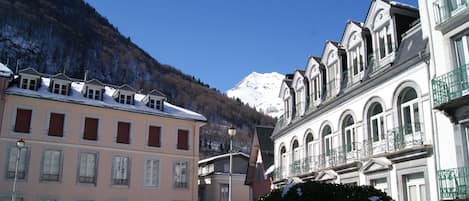 L'immeuble Eugénie, plein centre du village