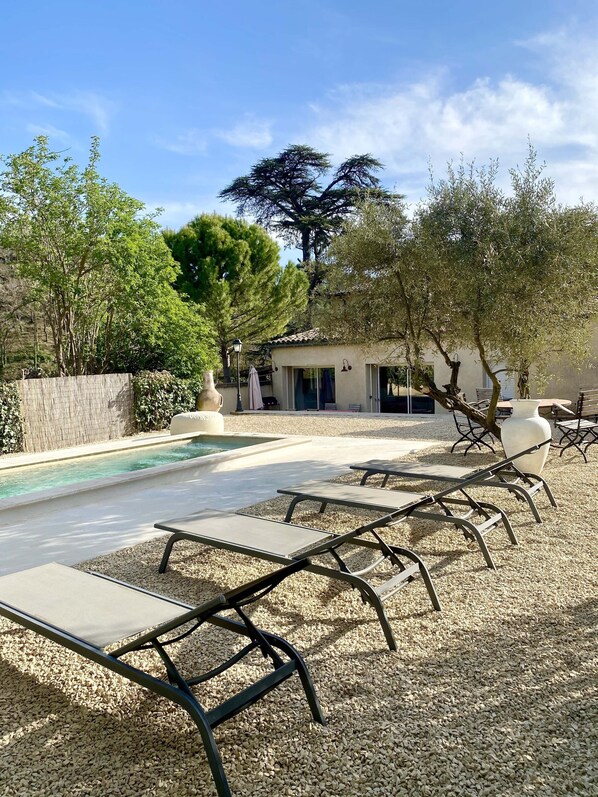 Piscine privative pour le gîte Bastide 