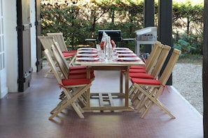Outdoor dining