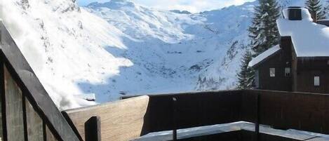 Vue du balcon sur les pistes.