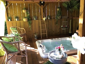 Bain à remous extérieur
