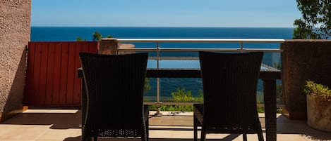 Terrasse avec vue sur la mer