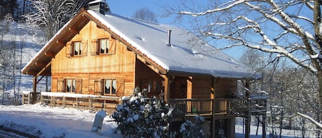 	Im Einklang mit der Natur ruht sich das Landhaus aus ... 