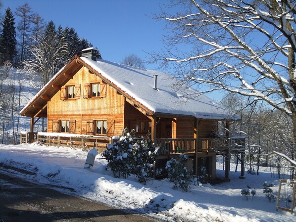 	Im Einklang mit der Natur ruht sich das Landhaus aus ... 