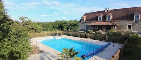 Entre Sarlat et Rocamadour maison 24 m² , 4 ch , 3 séjours, piscine 12m x 6m