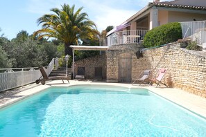 MERINDOL holiday rental house for rent pool