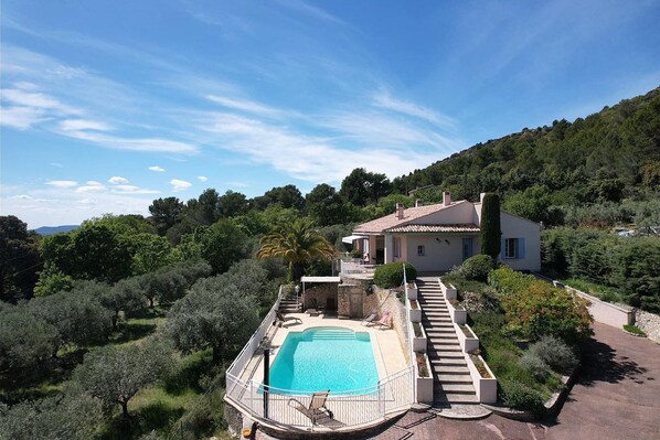 MERINDOL vacation rental house for rent beautiful view