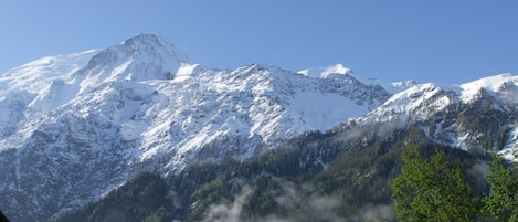 Vue  du massif du Mont-Blanc depuis le balcon en exposition sud