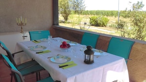 Gîtes de Beaujardin - Gîte Les Tamaris Salon d'extérieur